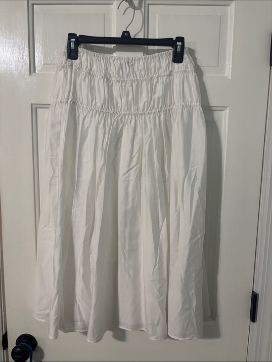 Saks Fifth Avenue Dresses & Skirts - Saks Fifth Avenue Skirt Size S Elastic Waist White Lined